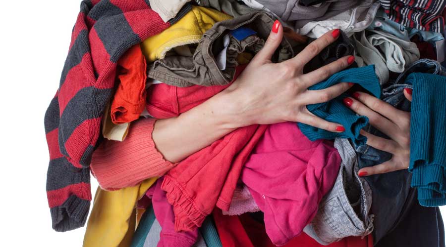 discard old clothes like marie kondo